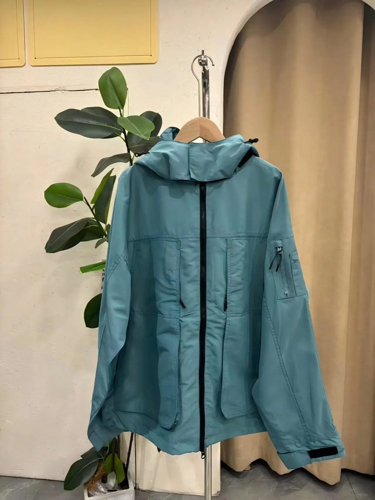 LACOSTE  Crocodile hooded workwear jacket is easy to wear for outdoor leisure and business, and can 