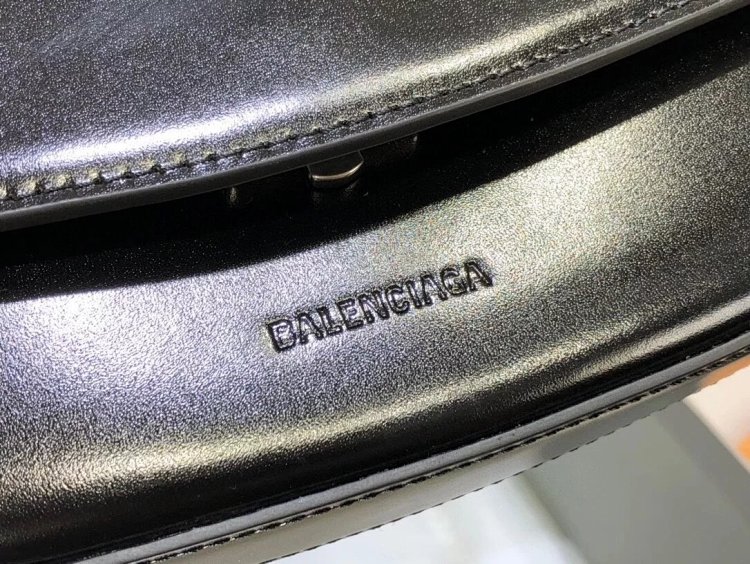 Balenciaga Crocodile Pattern Head Layer Calfskin Single Shoulder Handheld Underarm Bag Women's Bag |