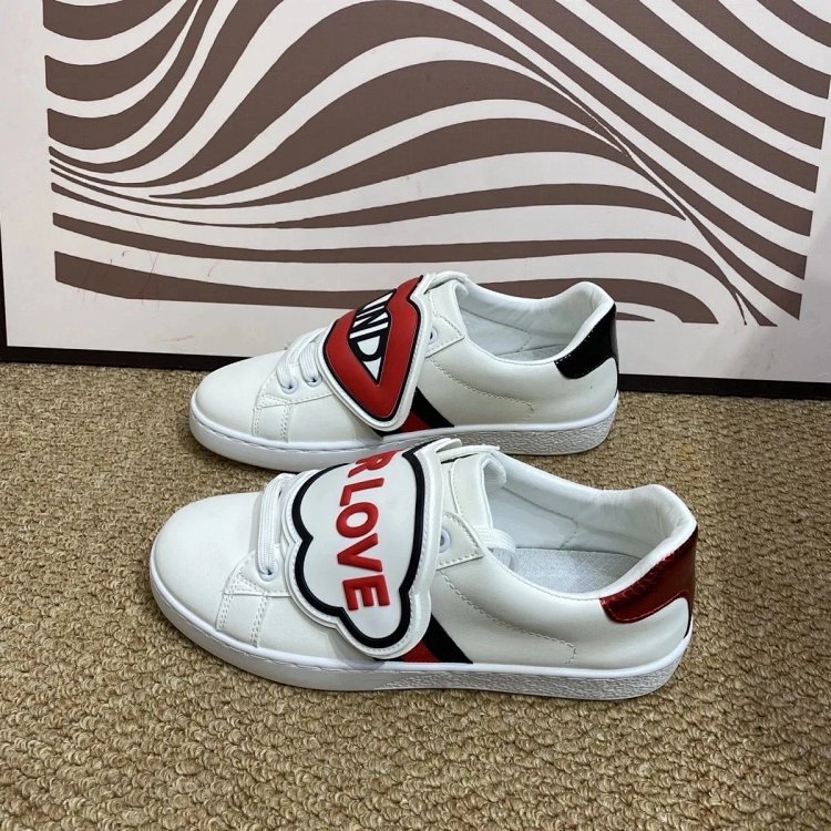 Gucci kisses red lips in white shoes | Superrbuy Spreadsheet