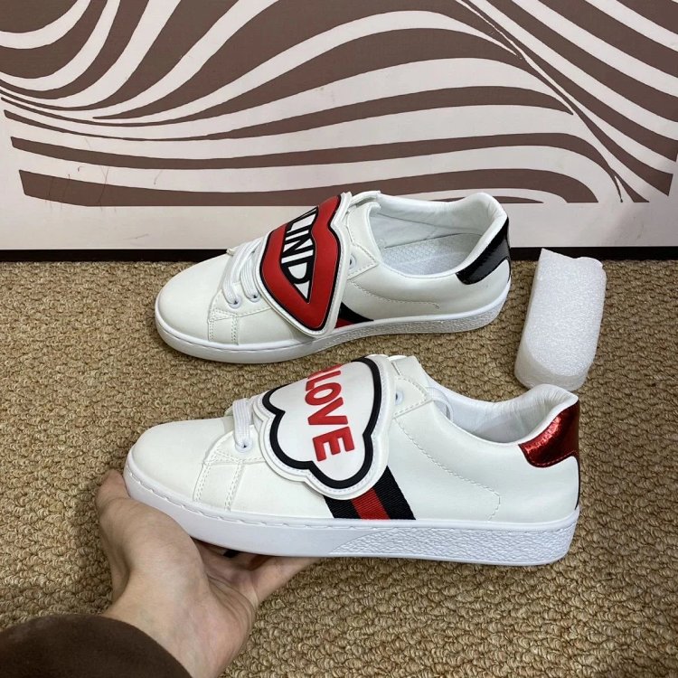 Gucci kisses red lips in white shoes | Superrbuy Spreadsheet