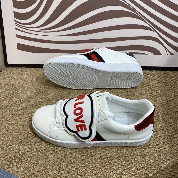 Gucci kisses red lips in white shoes | Superrbuy Spreadsheet