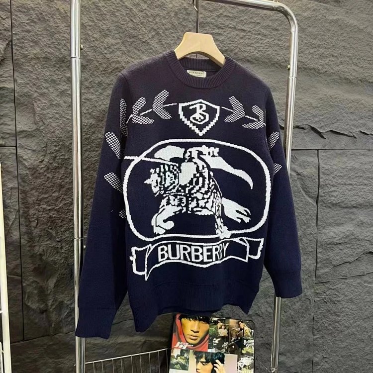 Burberry warhorse logo sweater