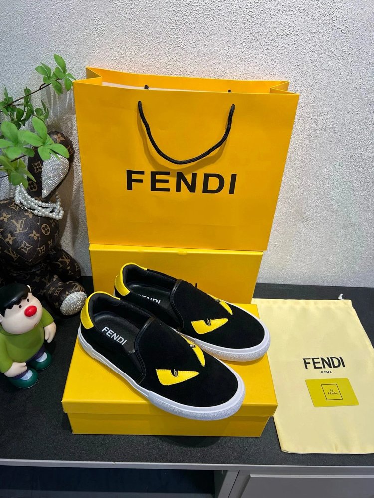 Fendi Monster stomps on board shoes with one foot | Superrbuy Spreadsheet