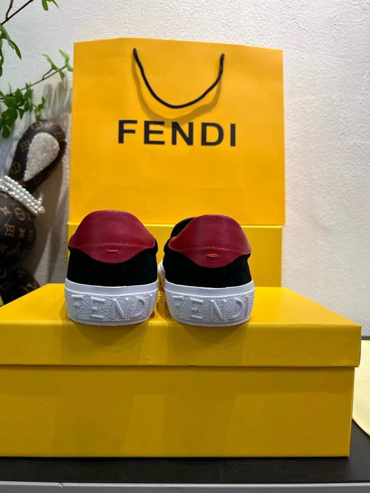 Fendi Monster stomps on board shoes with one foot | Superrbuy Spreadsheet