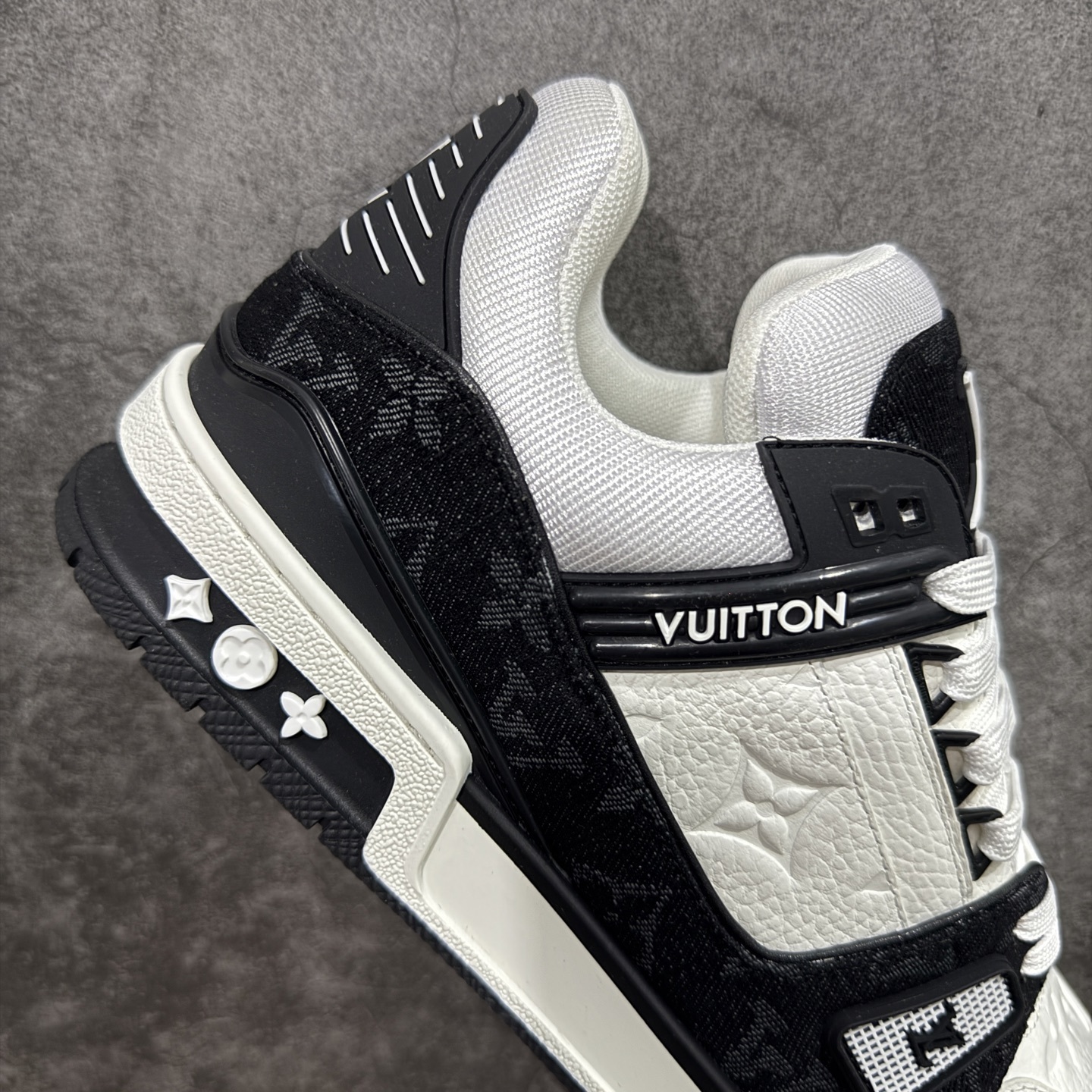 Louis Vuitton  Trainer Sneaker T538004 | Superrbuy Spreadsheet