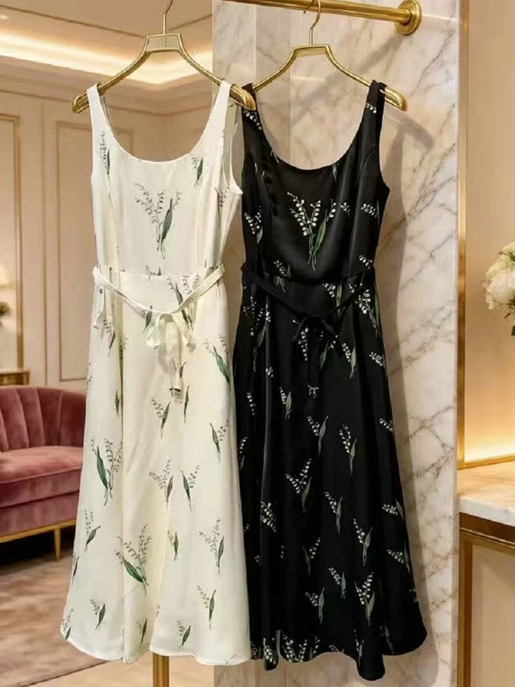 skirrt  Summer new product French retro lily of the valley print suspender skirt | Superrbuy Spreads